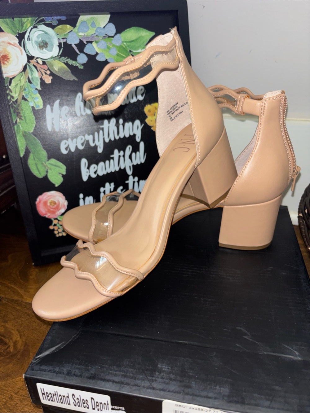 Women's INC Almond Scalloped Block Heel Sandals 9M - Picture 10 of 11